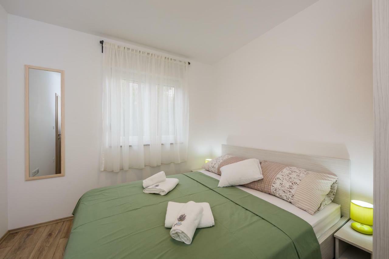 Apartments Mare Trogir Phòng bức ảnh