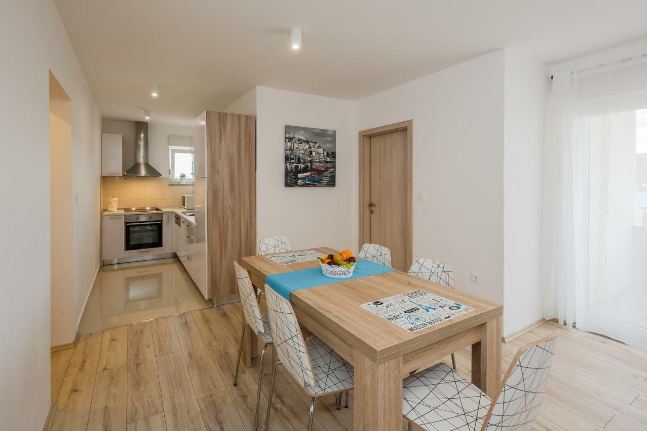 Apartments Mare Trogir Ngoại thất bức ảnh
