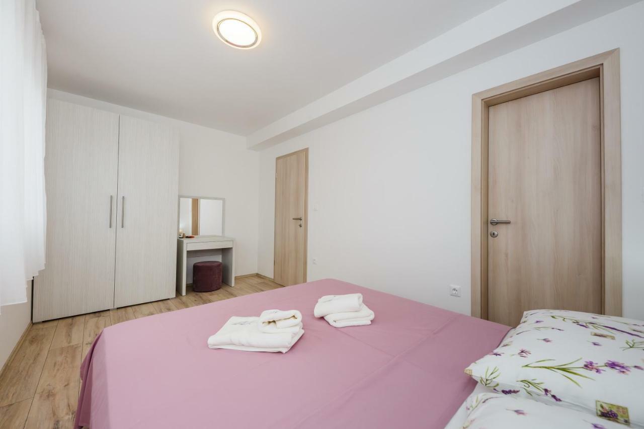 Apartments Mare Trogir Ngoại thất bức ảnh
