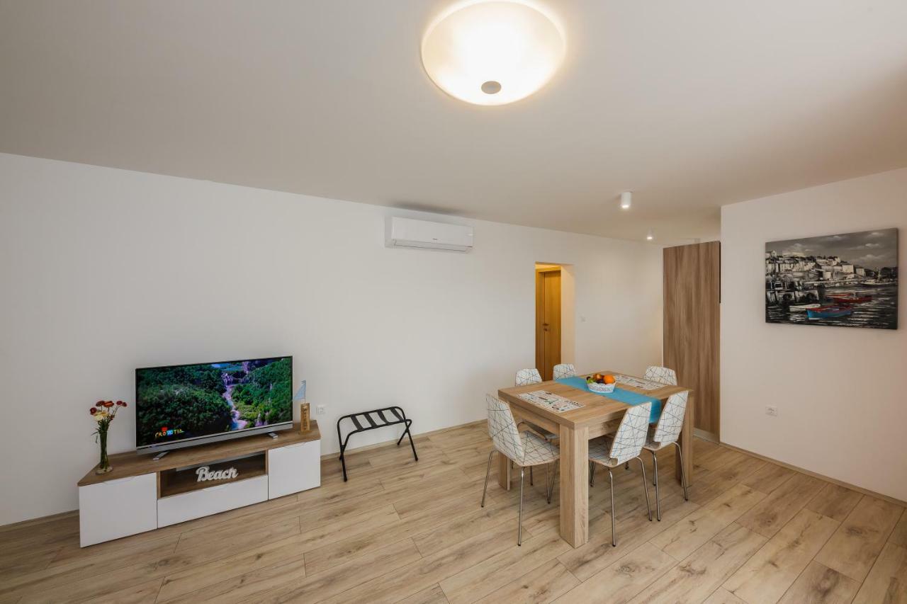 Apartments Mare Trogir Ngoại thất bức ảnh