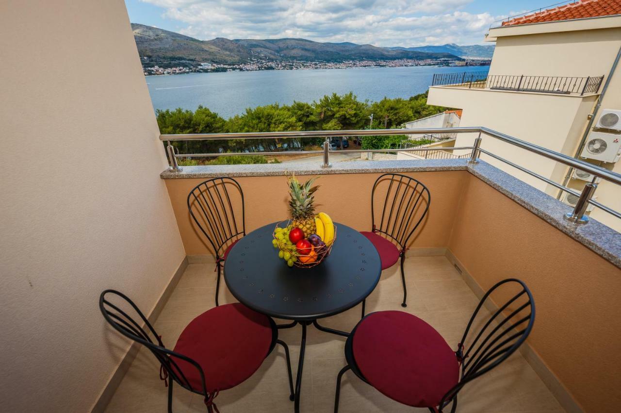 Apartments Mare Trogir Ngoại thất bức ảnh