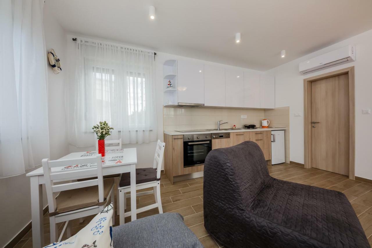 Apartments Mare Trogir Ngoại thất bức ảnh